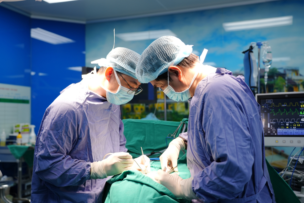 Đi khám đau cổ vai gáy phát hiện khối u chèn ép tủy