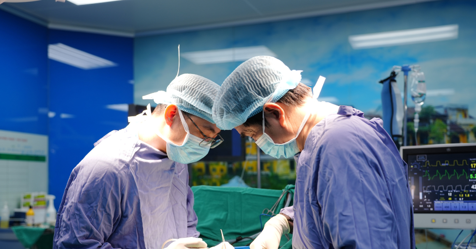 Đi khám đau cổ vai gáy phát hiện khối u chèn ép tủy