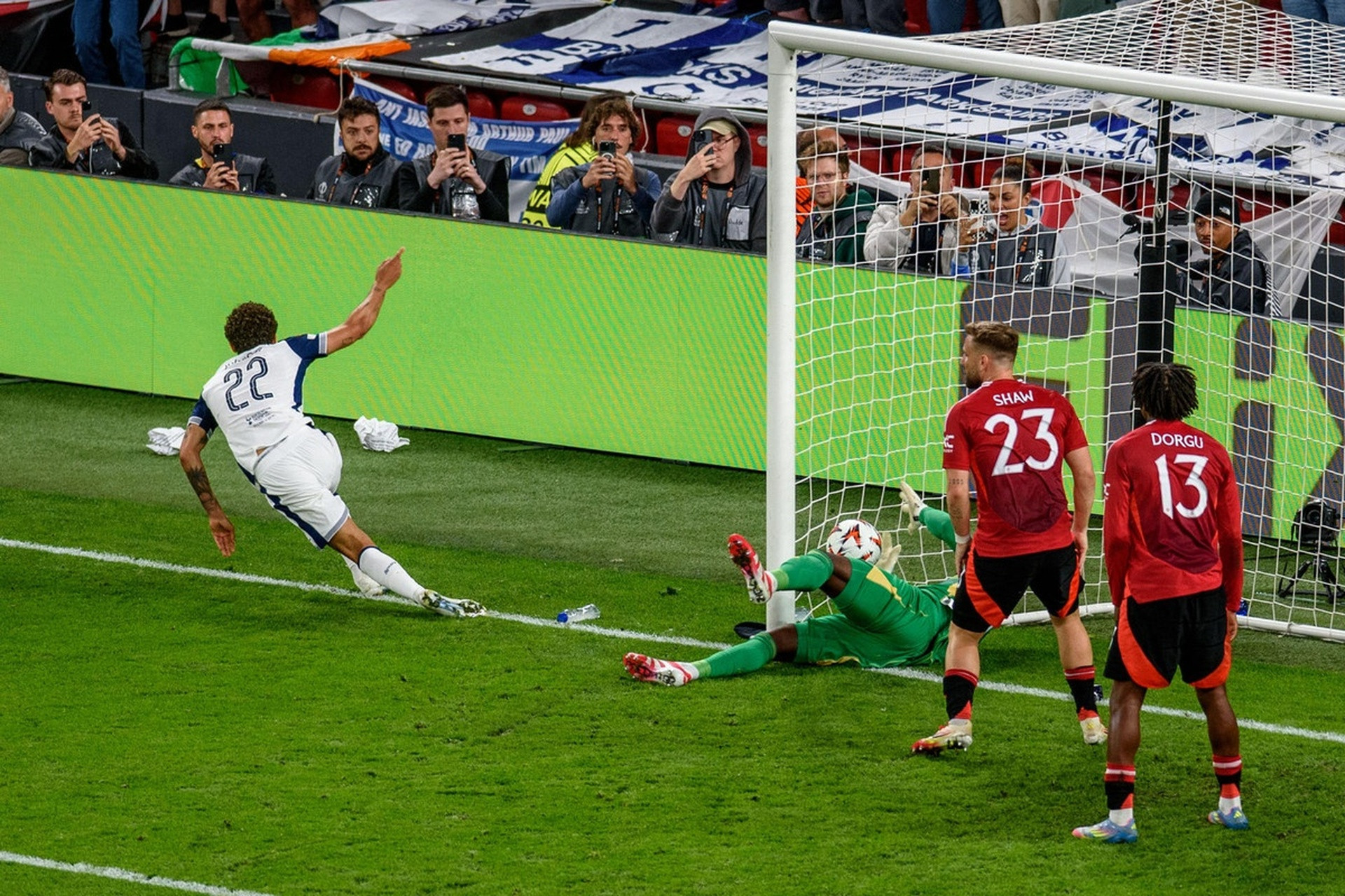 EFE - Johnson Tottenham MU.jpg