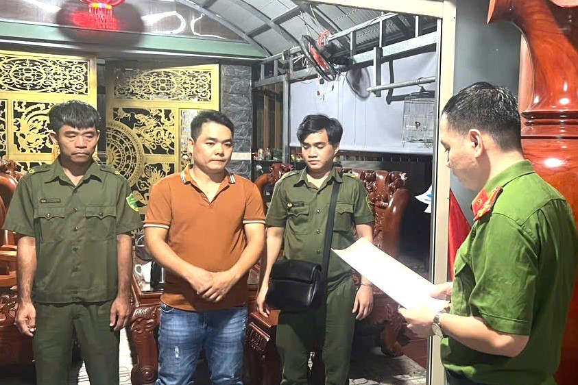 Lộ đường dây ‘chạy’ xây dựng trái phép, một chủ tịch phường bị tạm giữ