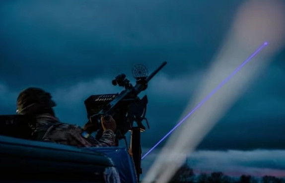 Nga - Ukraine tập kích nhau bằng hàng trăm UAV, 4 sân bay ở Moscow phải đóng cửa