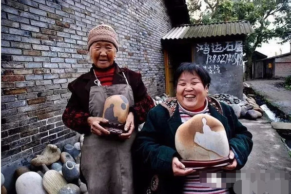 Ngôi làng thu hơn 72 tỷ đồng mỗi năm nhờ bán thứ tìm thấy bên sông