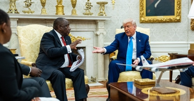 Ông Trump "khẩu chiến" với Tổng thống Nam Phi ở...
