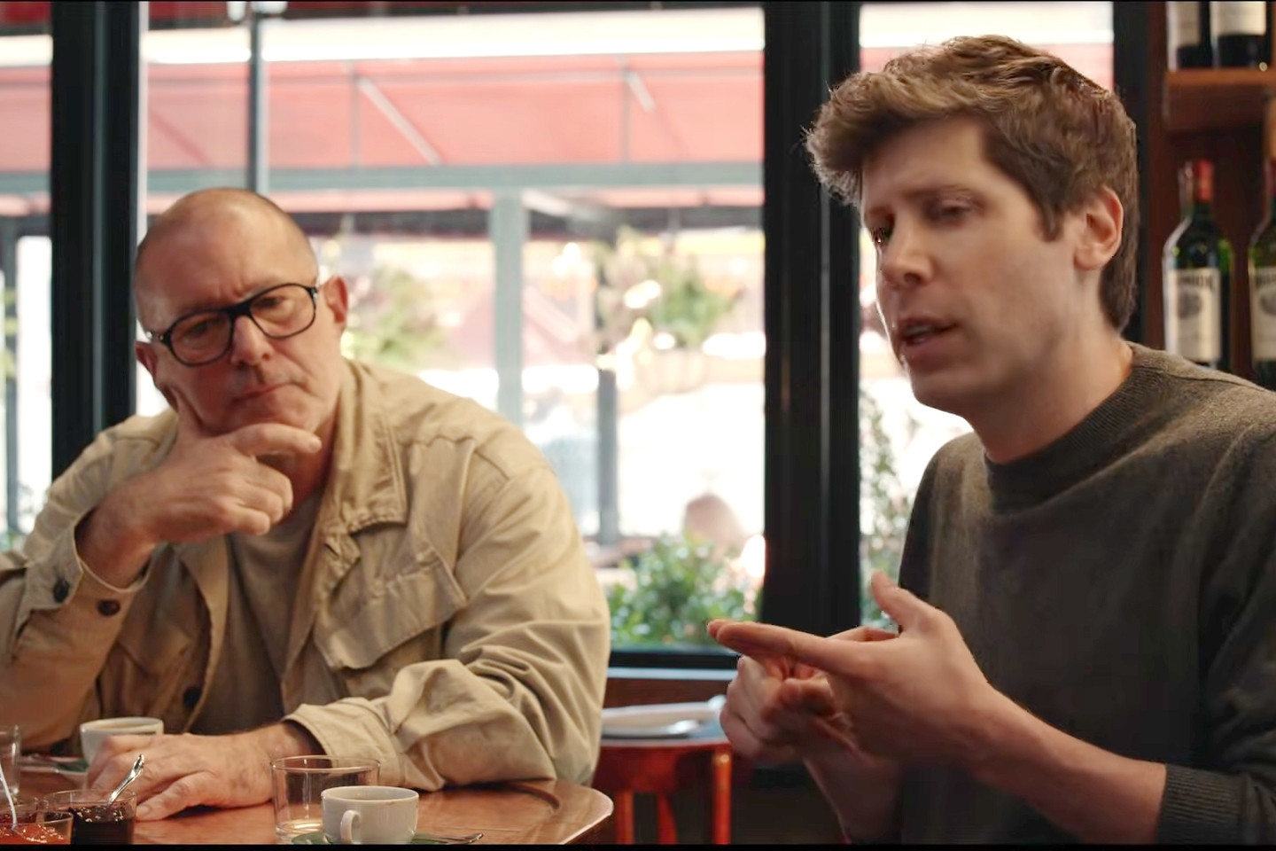 OpenAI mua lại startup AI của 'huyền thoại thiết kế' Apple