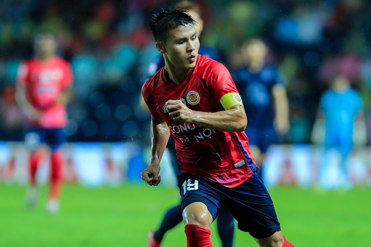 Quang Hải bức xúc trọng tài, Nguyễn Filip xin lỗi người hâm mộ