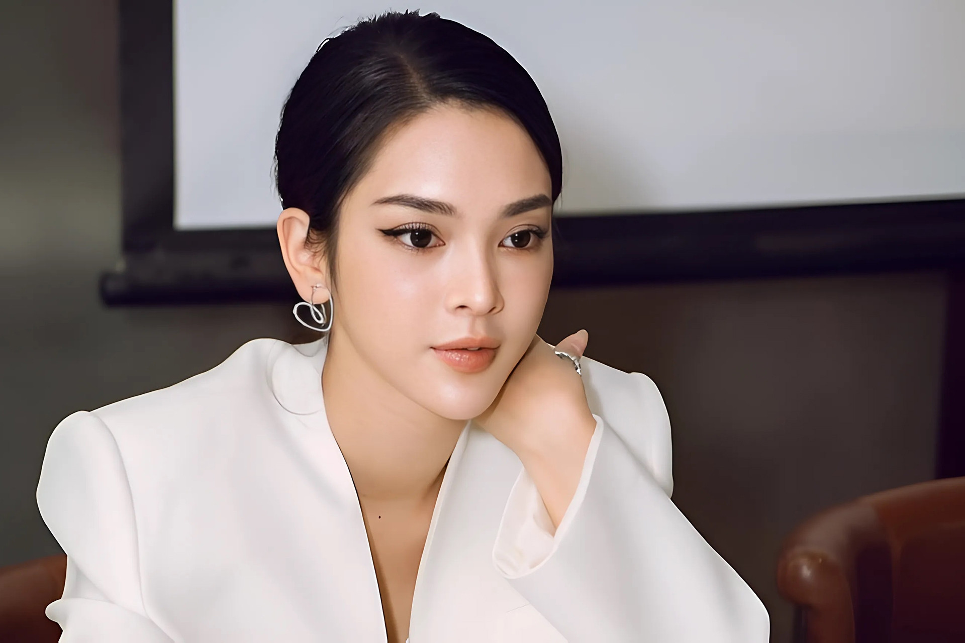 Quỳnh Lương và chuyện nghệ sĩ nổi tiếng phơi bày đời tư lên mạng: Xấu xí và...