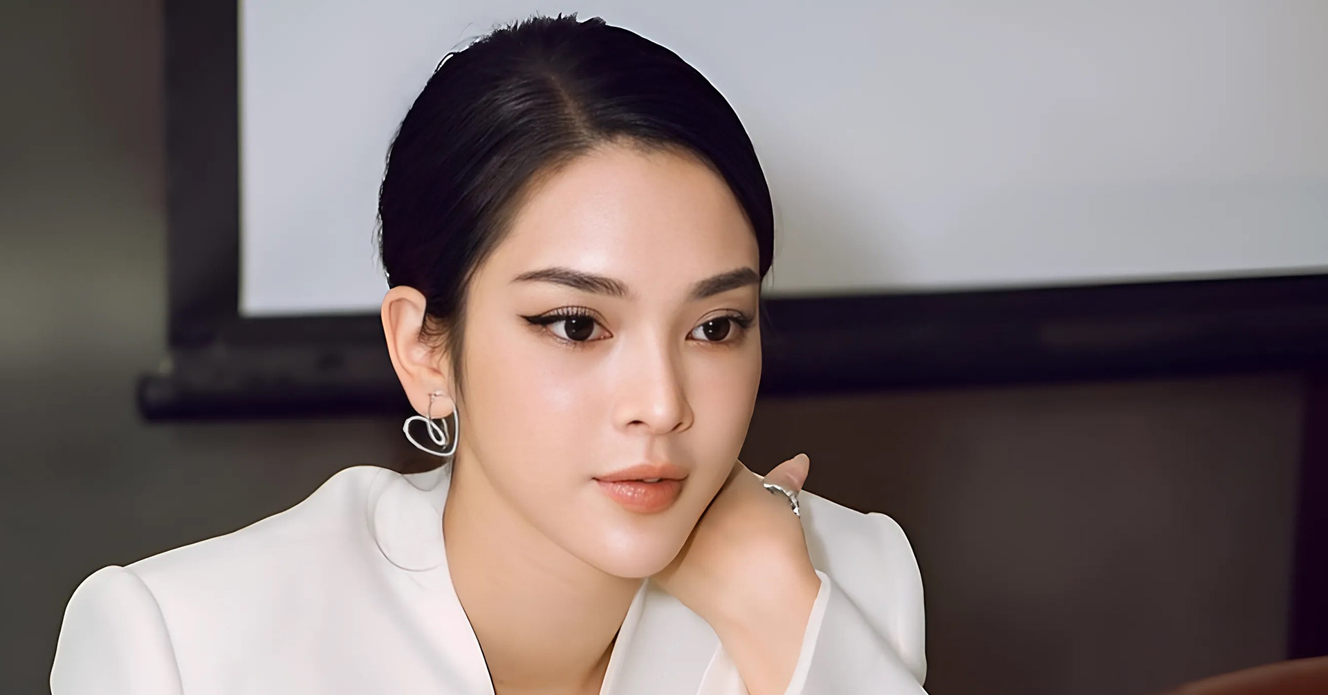 Quỳnh Lương và chuyện nghệ sĩ nổi tiếng phơi bày đời tư lên mạng: Xấu xí và...