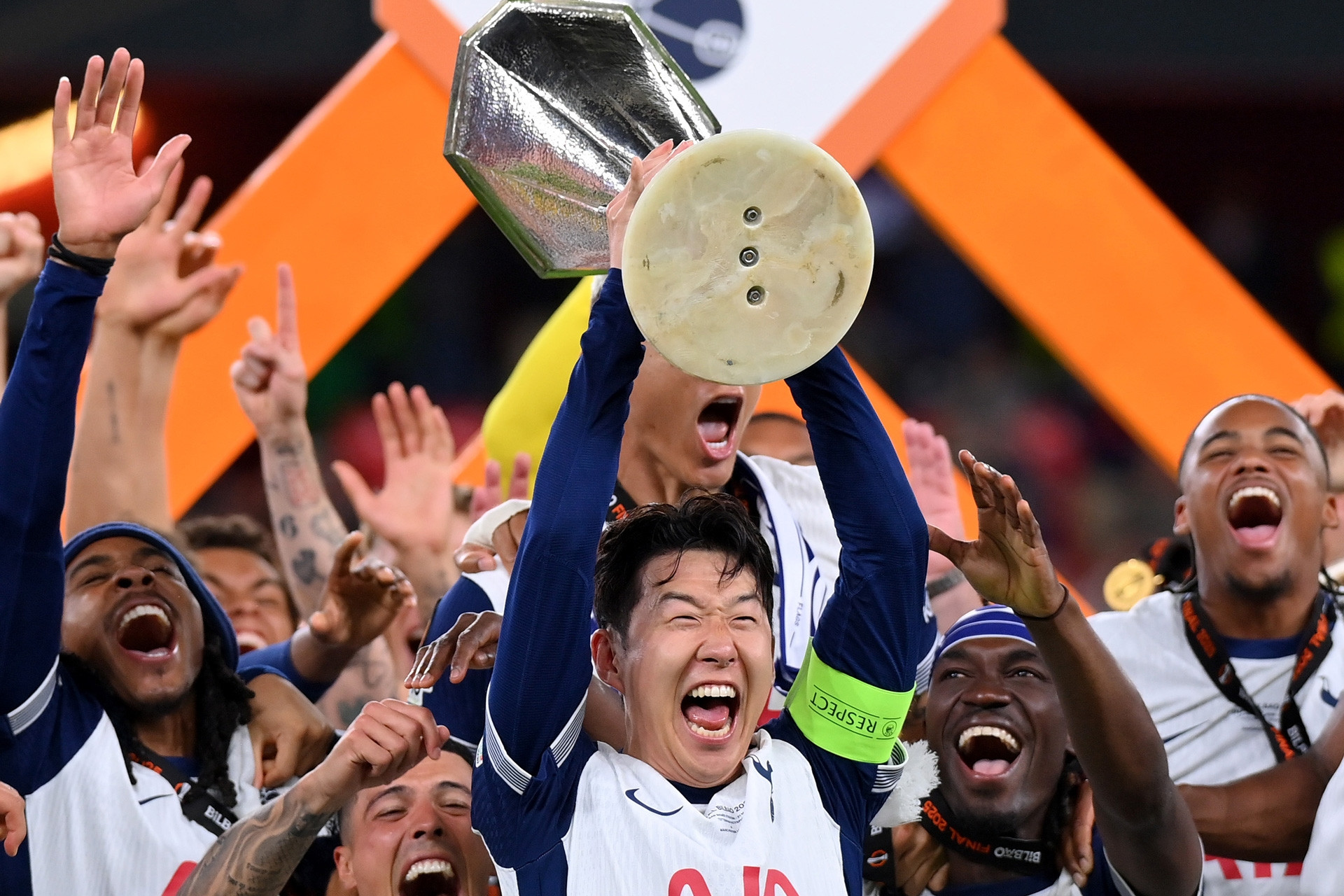 Tottenham hạ MU vô địch Europa League: Chiến thắng kiểu Mourinho