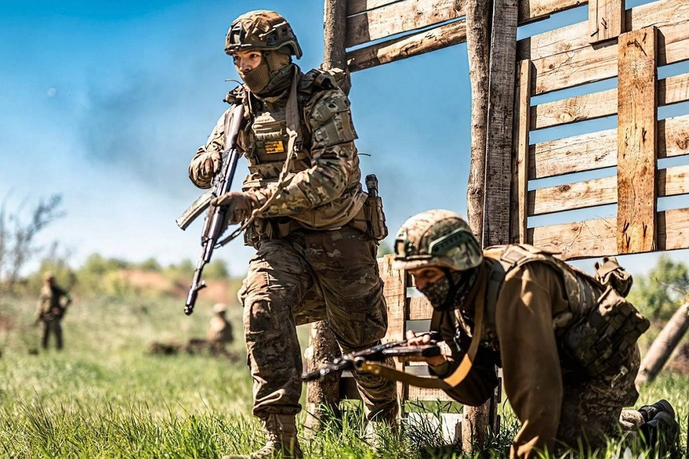 Ukraine bác tin quân Nga xâm nhập tỉnh Dnipropetrovsk, sắp nhận robot từ Estonia