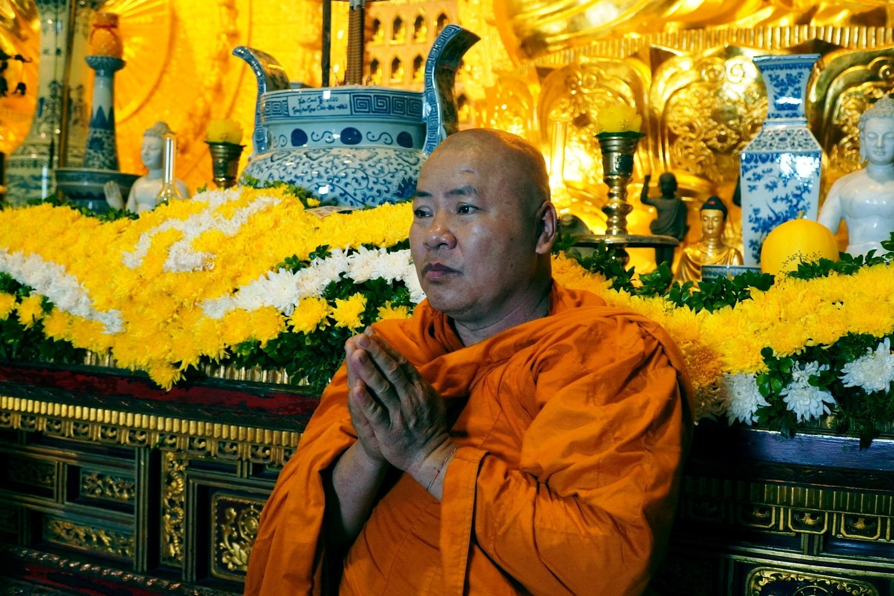 Vị tu sĩ từ Nam ra Bắc chiêm bái xá lợi Đức Phật tại 3 ngôi chùa lớn