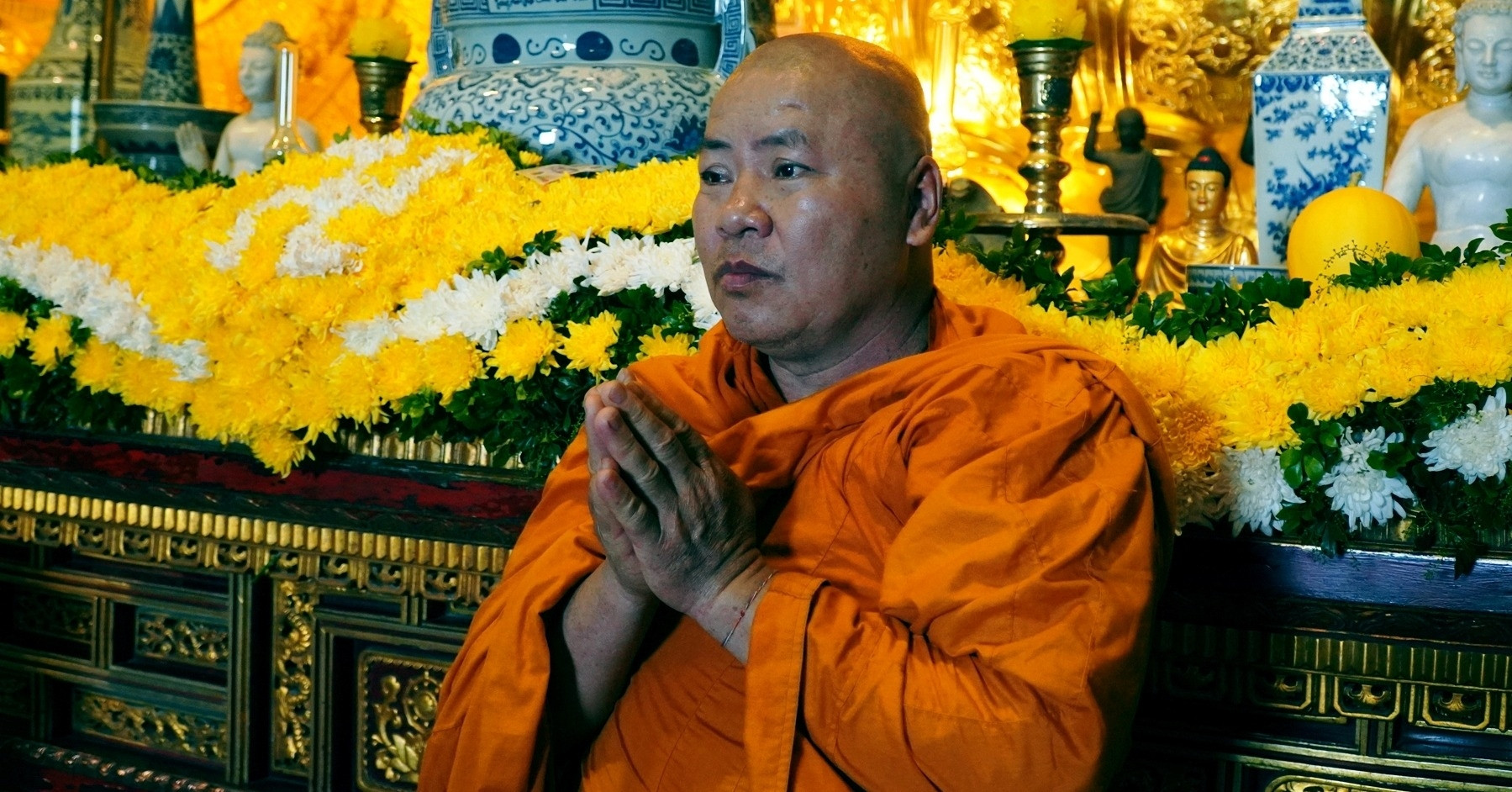 Vị tu sĩ từ Nam ra Bắc chiêm bái xá lợi Đức Phật tại 3 ngôi chùa lớn