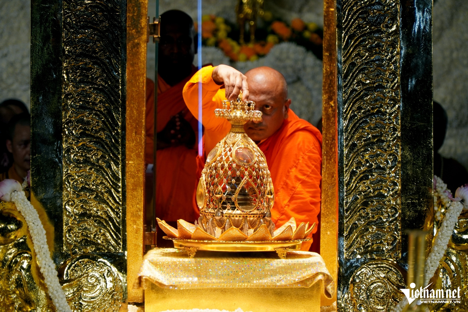 W-a3Chiêm ngưỡng xá lợi Đức Phật.JPG.jpg