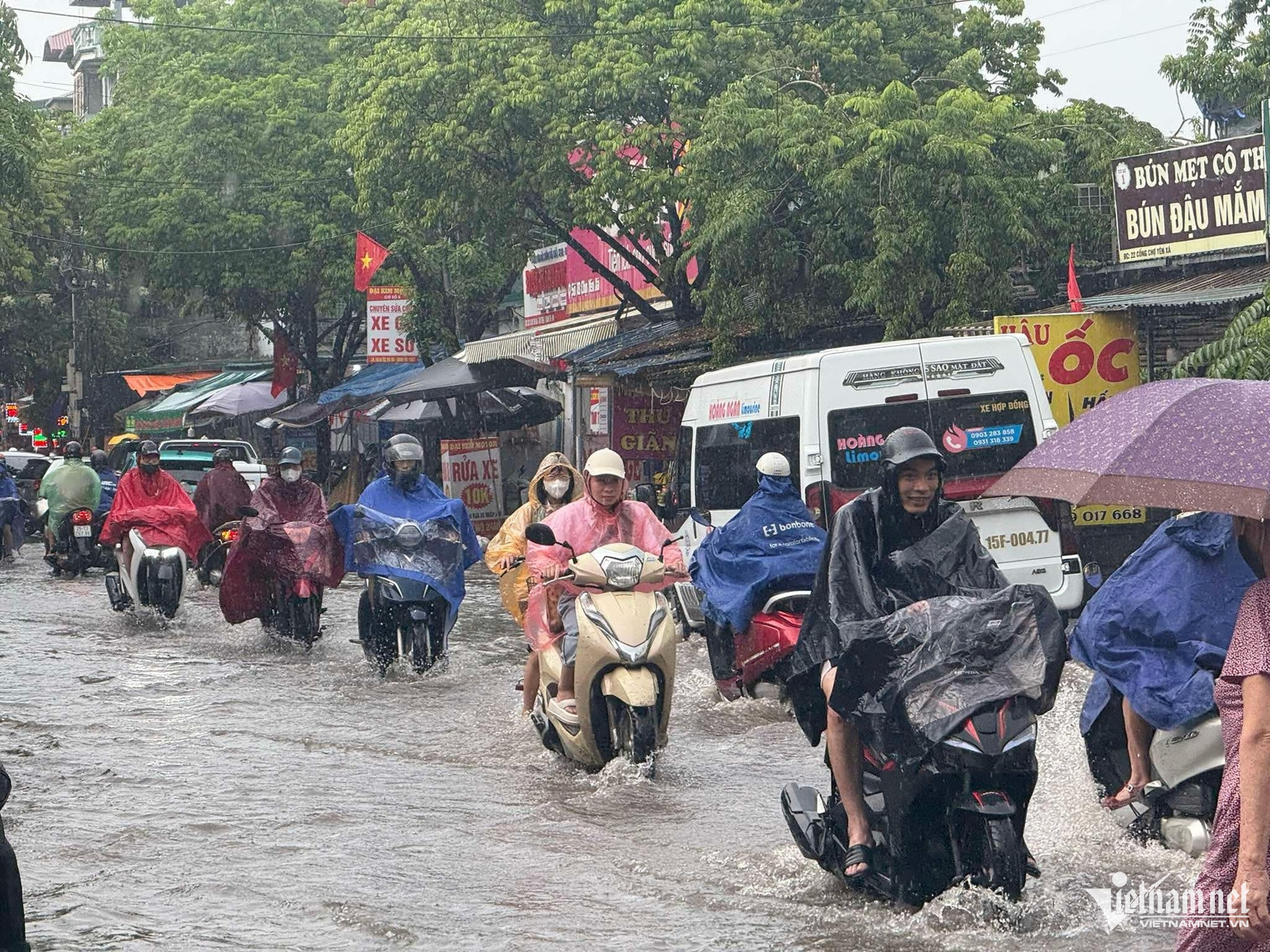 w mua ngap hn Dinh Hieu.jpg