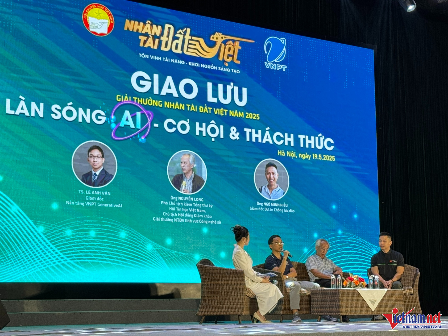 ‘Mẹ tôi giáo viên tiểu học 30 năm còn biết ứng dụng ChatGPT’ 2 W-nhan tai dat viet.jpg