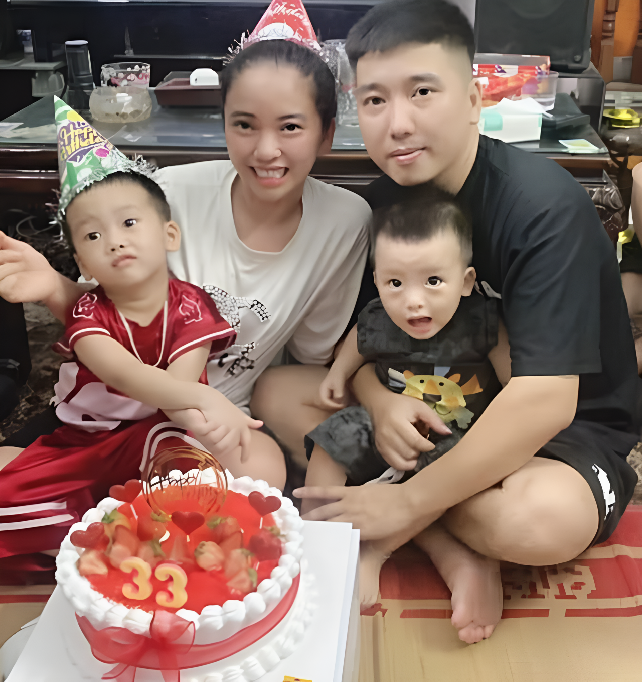 Sang Nhật Bản kiếm tiền trả nợ xây nhà, 9X Hải Dương sụt 10kg vì nhớ con 6 xay-nha.png