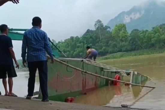 Bản tin chiều 23/5: Đò chở 10 học sinh bị lật trên sông Mã