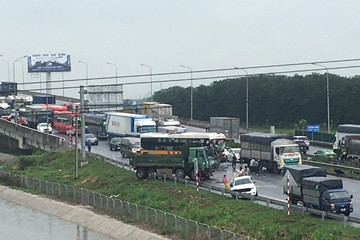 3 ô tô tông liên hoàn trên cao tốc Cao Bồ - Mai Sơn