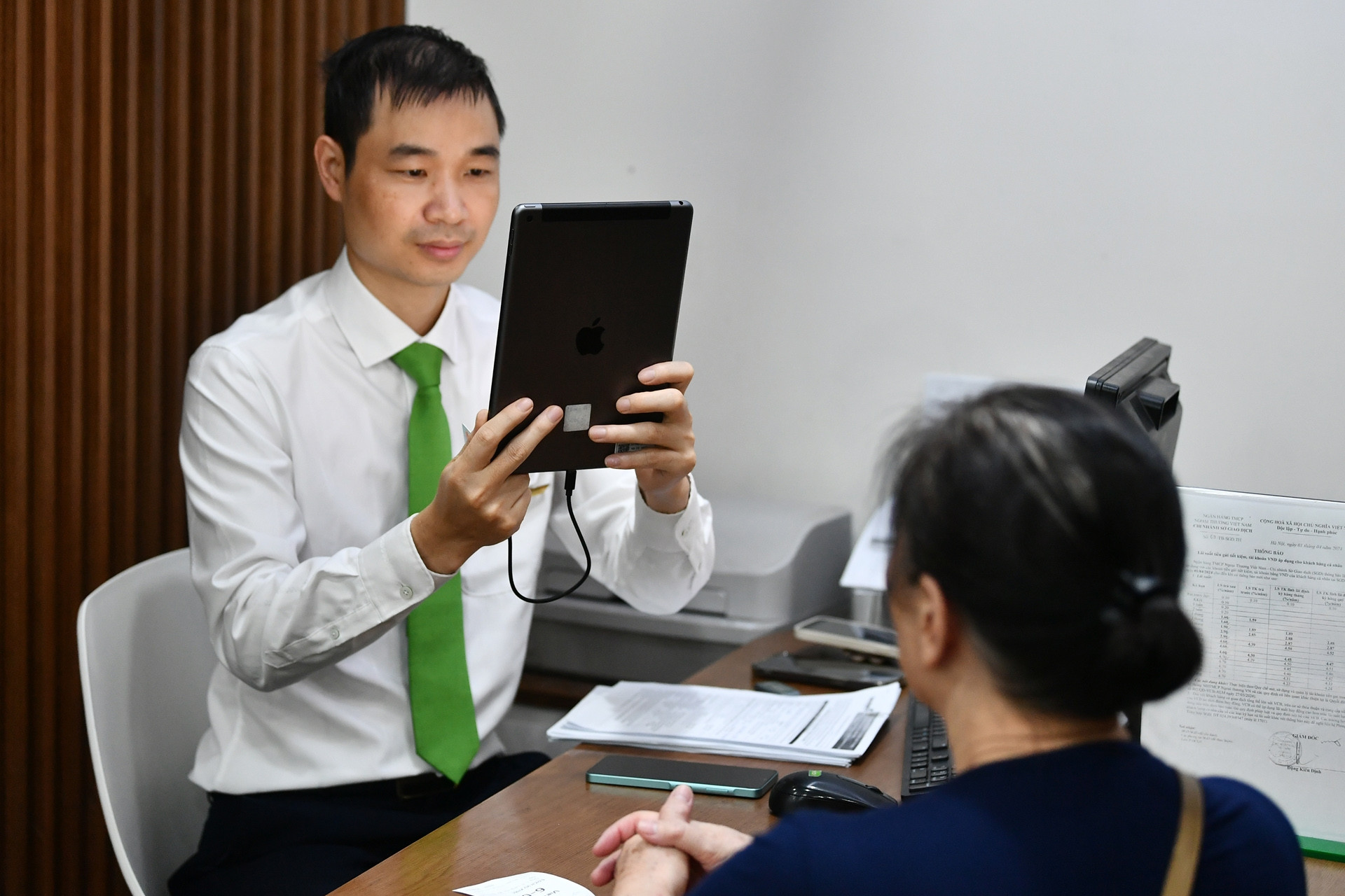 Từ 1/7, dừng mọi giao dịch tài khoản doanh nghiệp nếu chưa sinh trắc học