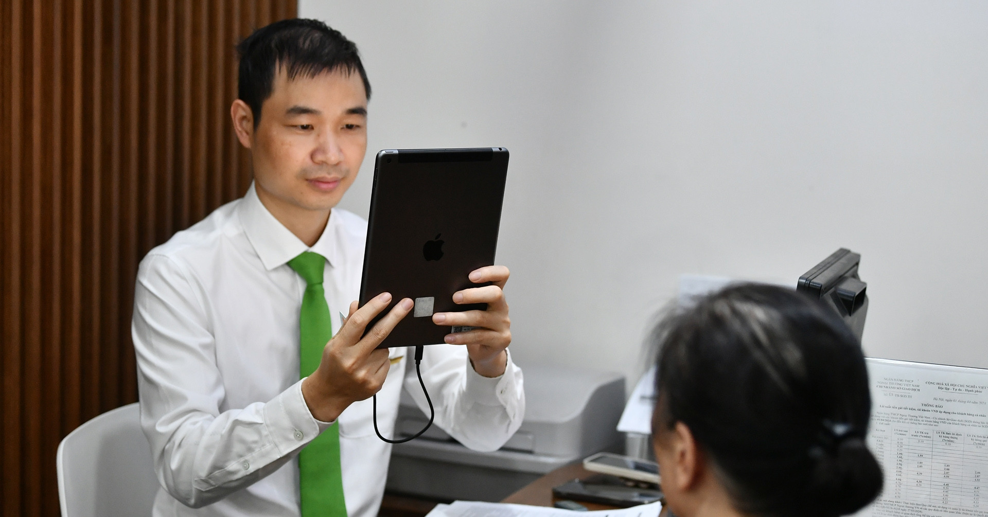 Từ 1/7, dừng mọi giao dịch tài khoản doanh nghiệp nếu chưa sinh trắc học