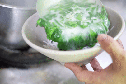 Bún cá sữa lạ mắt lạ miệng, khách từ e dè thành “nghiện”