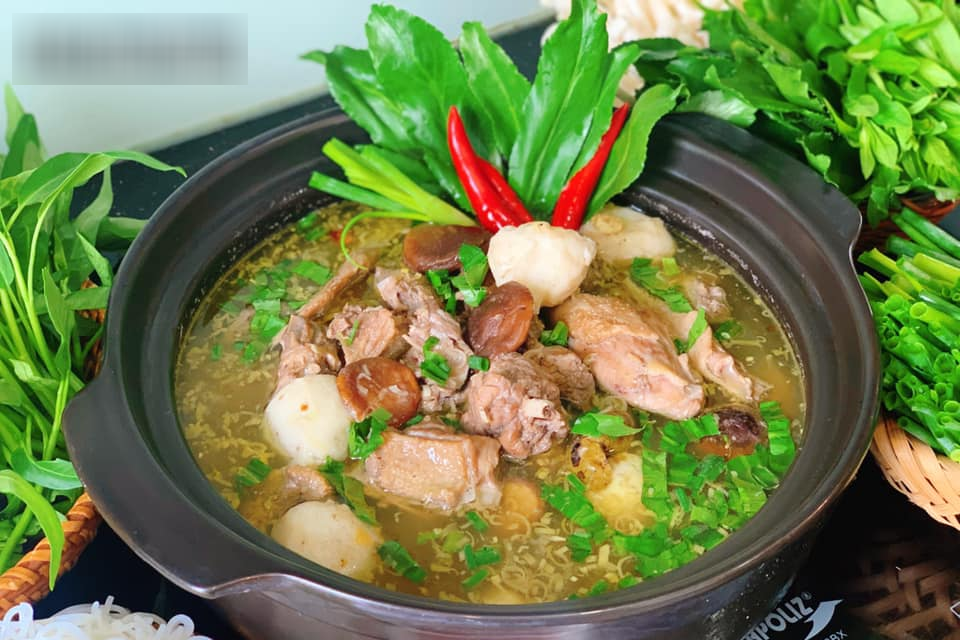 Cách làm vịt om sấu nước dừa 'đổi gió' cho bữa cơm ngày hè