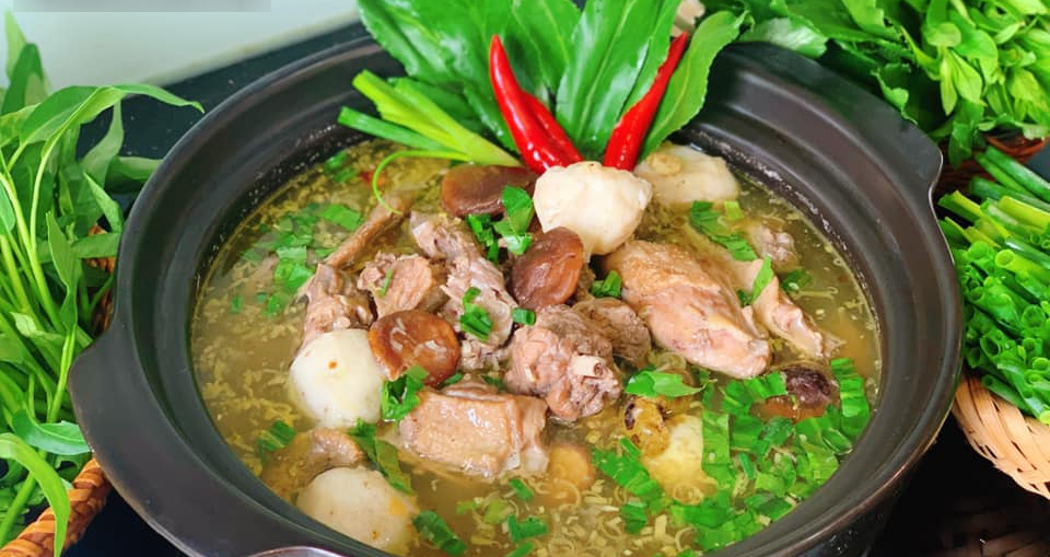Cách làm vịt om sấu nước dừa 'đổi gió' cho bữa cơm ngày hè
