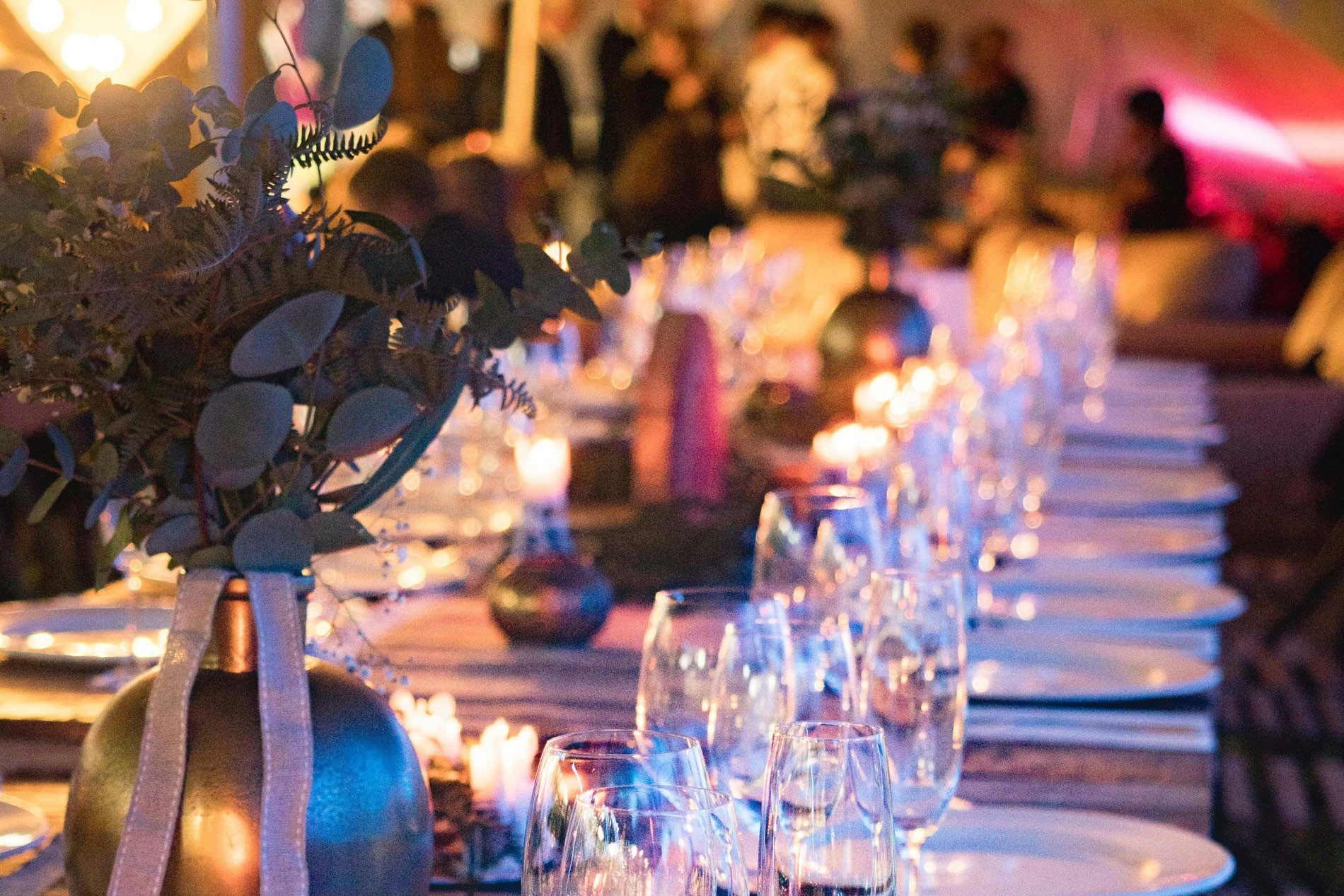 Con dâu nhảy múa phản cảm trong tiệc cưới, mẹ chồng giận run vội mời khách về