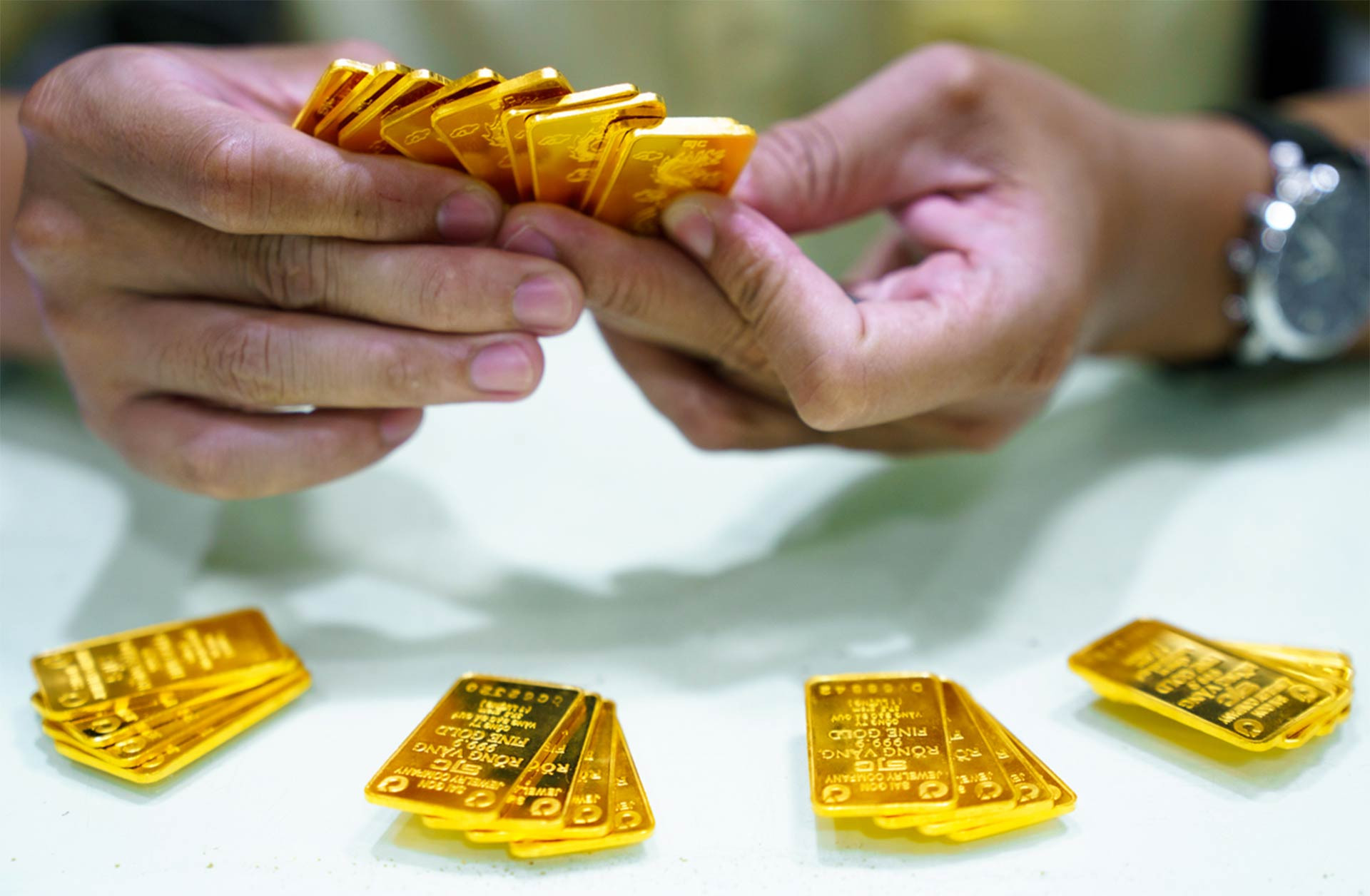 Giá vàng quay đầu giảm nửa triệu mỗi lượng 1 gia vang.jpg