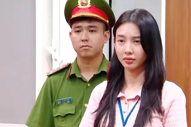 Hoa hậu Nguyễn Thúc Thùy Tiên bị tước danh hiệu Gương mặt trẻ Việt Nam tiêu biểu