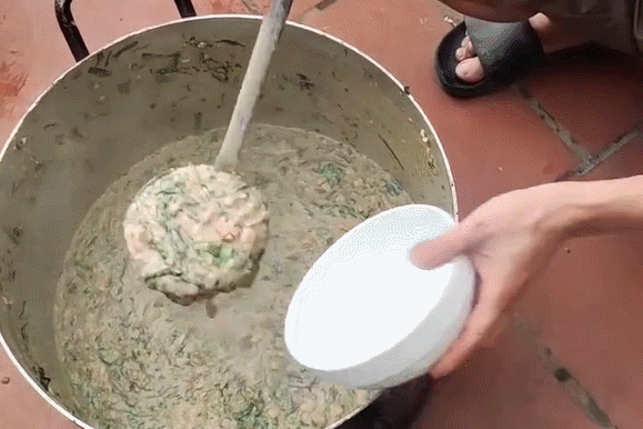 Món đặc sản 'hết đầu tiên' trong mâm cỗ ở Nam Định, người tay khỏe nấu càng ngon