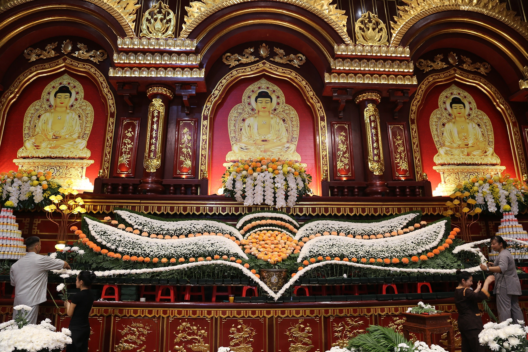 Nghìn hoa cúc trang hoàng cung Trúc Lâm nghinh đón xá lợi Đức Phật về Yên Tử