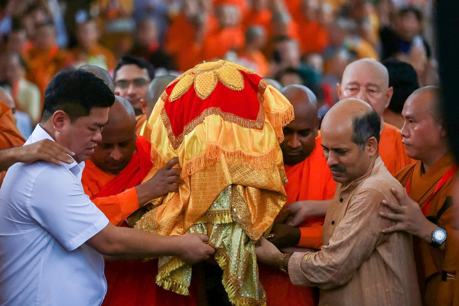 Người dân Bắc Giang hân hoan chào đón xá lợi Đức Phật tại chùa Phúc Sơn