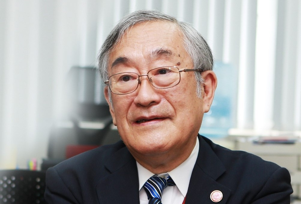 Thầy hiệu trưởng góp 1 tỷ đồng tặng học bổng sinh viên