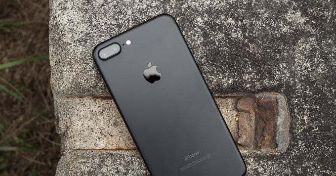 Thêm 3 iPhone thành ‘đồ cổ’, người dùng cần làm gì?