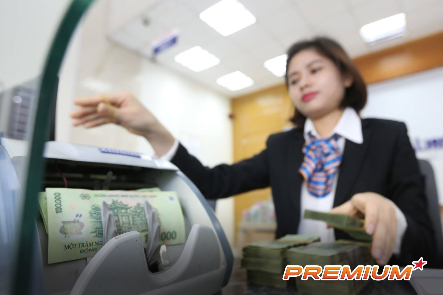 Tiền gửi dân cư lập đỉnh, tăng hơn 301 nghìn tỷ đồng sau 2 tháng