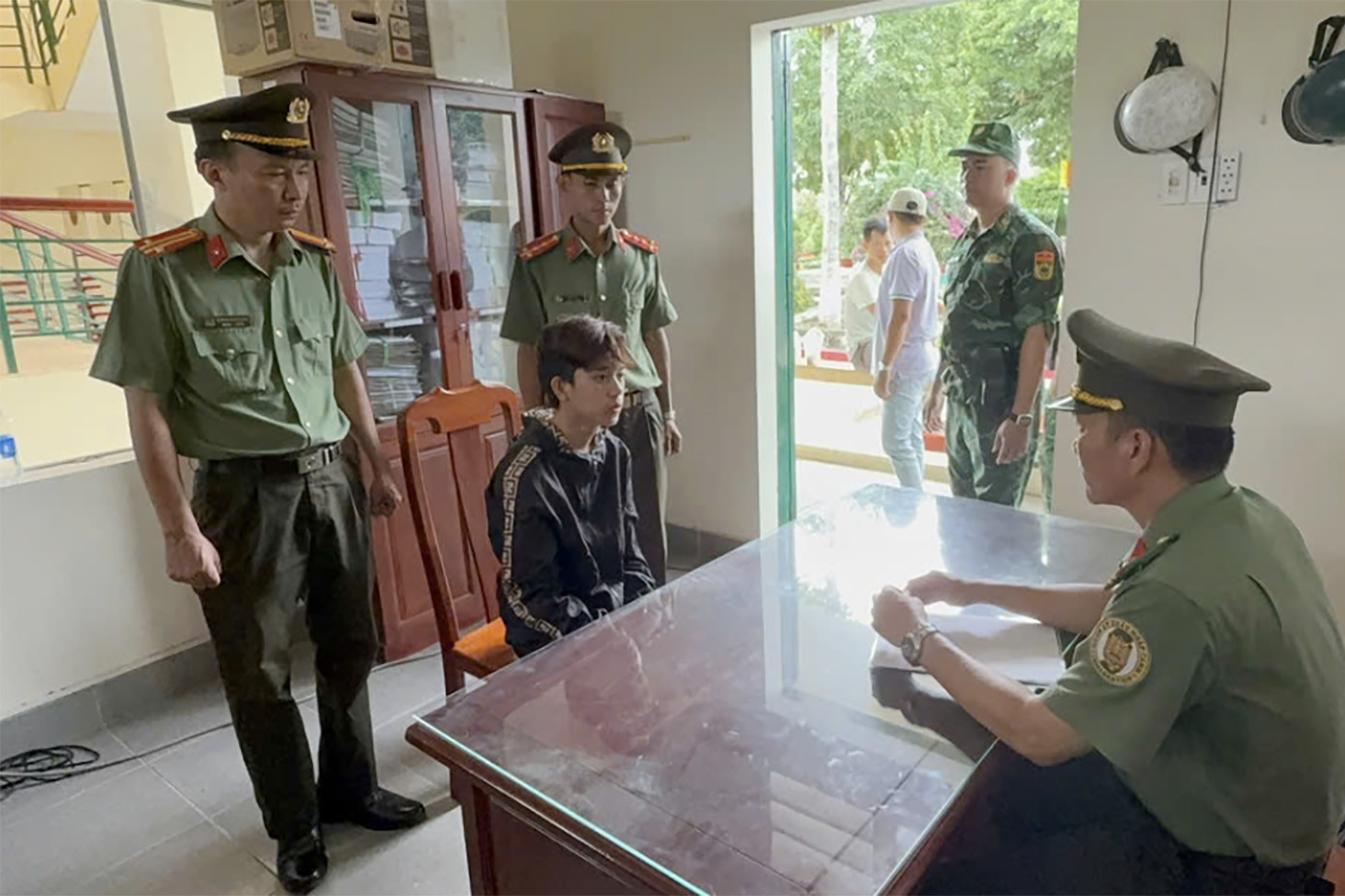 Tiếp nhận 24 công dân do Campuchia trao trả, công an phát hiện điều bất ngờ