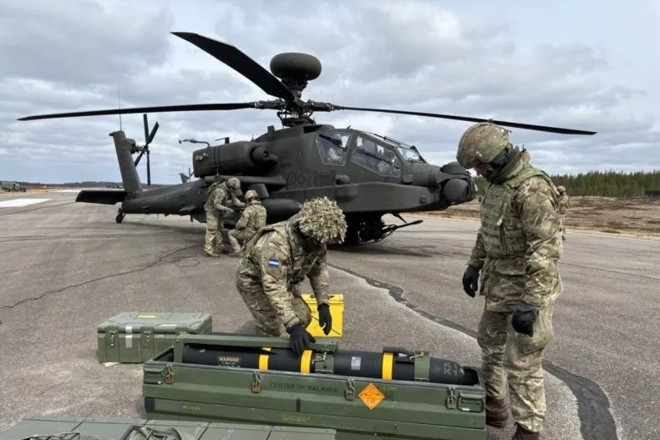 Video NATO tập trận phóng tên lửa gần biên giới Nga