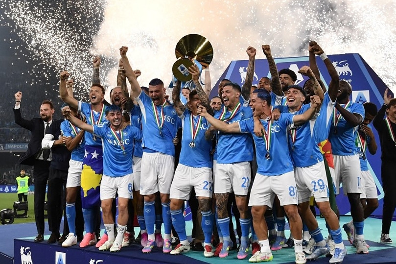 Cựu sao MU thi nhau ghi bàn, Napoli vô địch Serie A 2024/25
