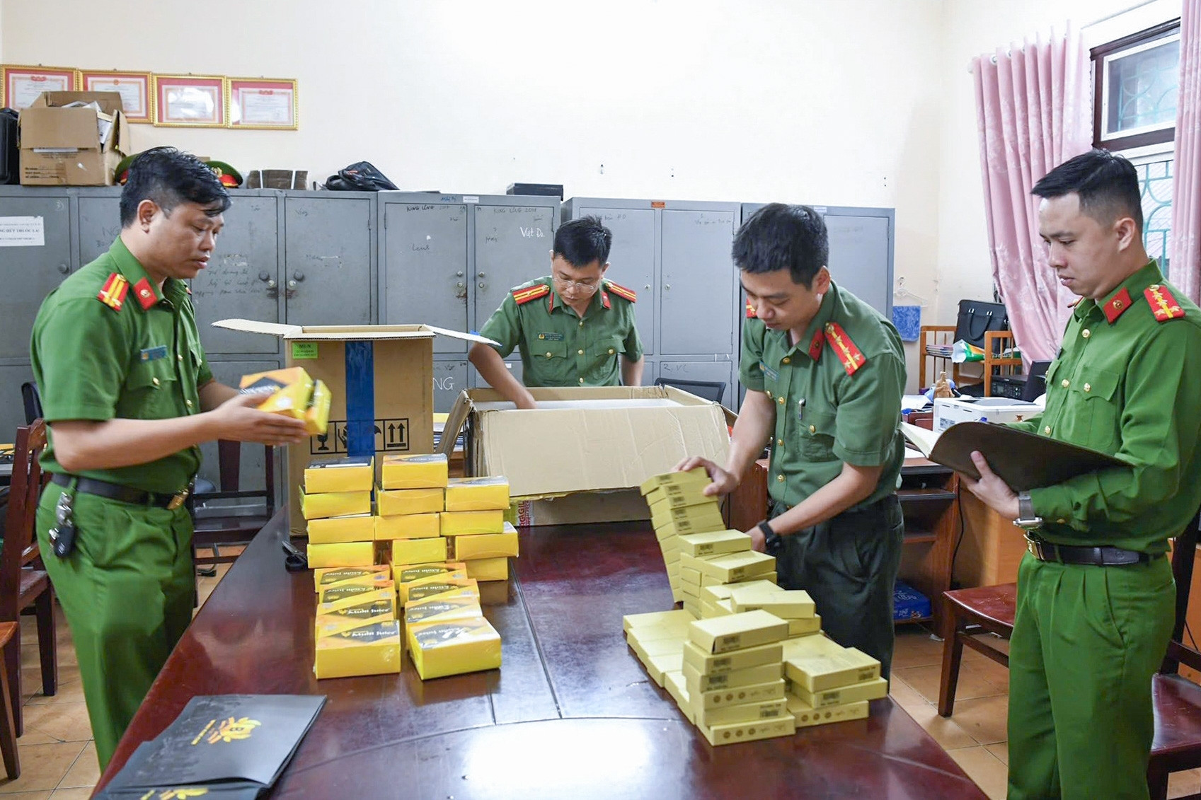 Cảnh sát Phú Thọ công bố hình ảnh thực phẩm chức năng chứa chất cấm