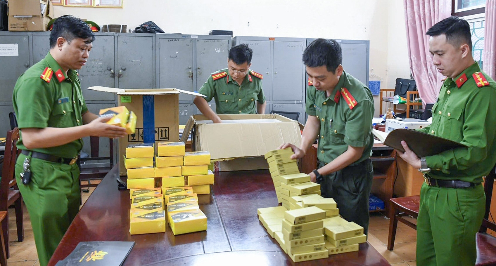Cảnh sát Phú Thọ công bố hình ảnh thực phẩm chức năng chứa chất cấm