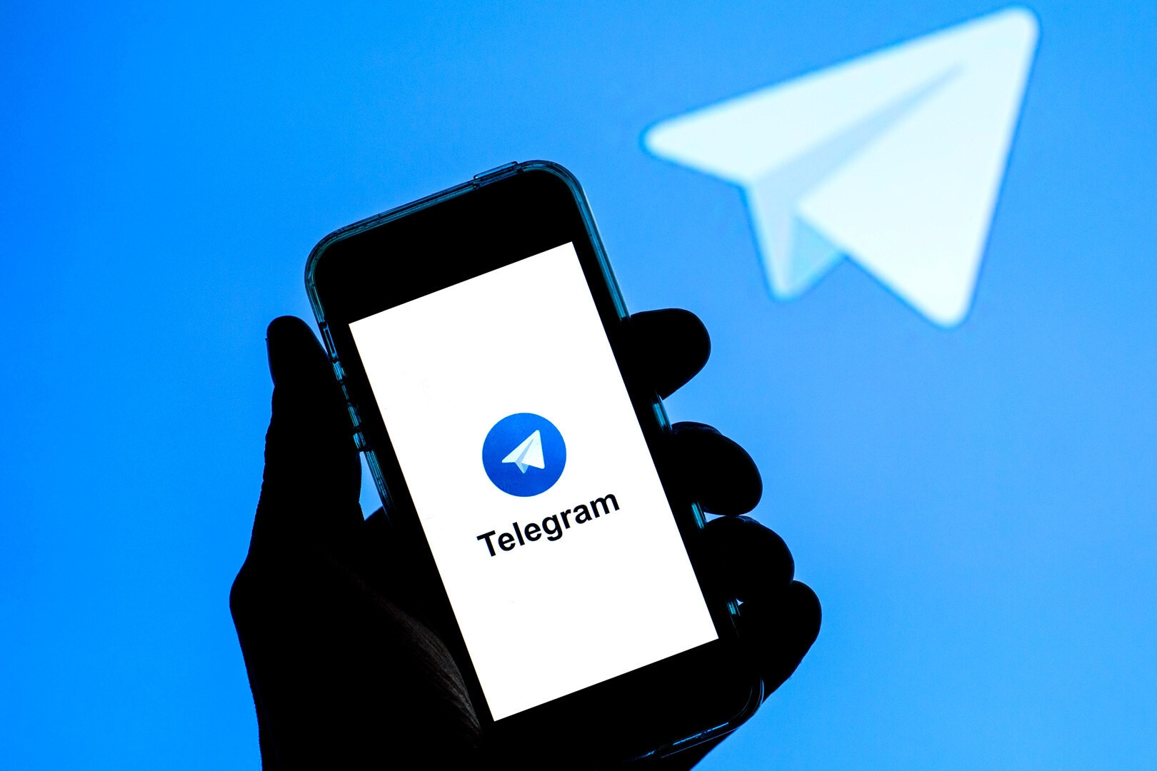 Chặn Telegram, giới trẻ tranh cãi, tìm phương án 'di tản số'