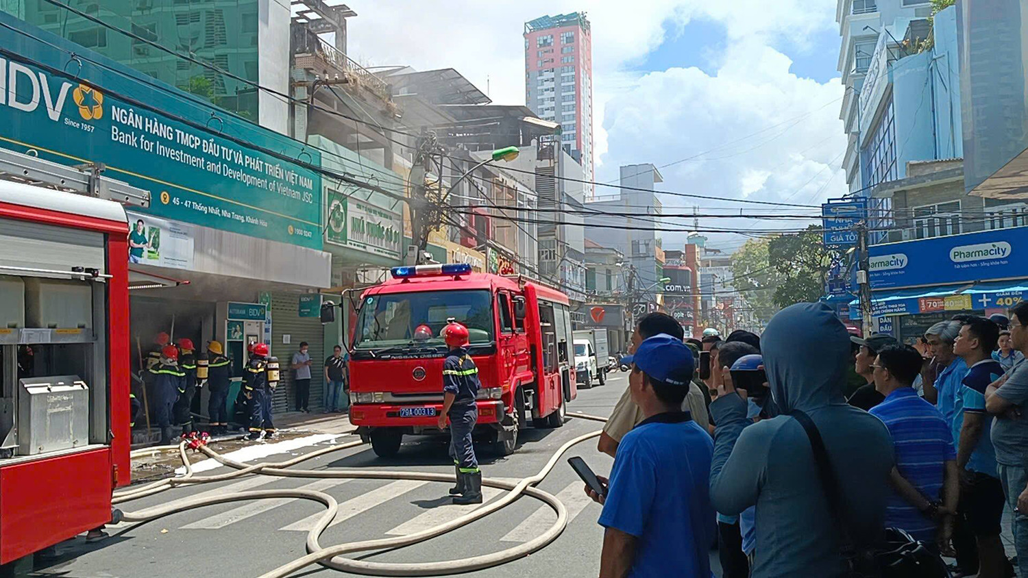 cháy ngân hàng 1.jpeg