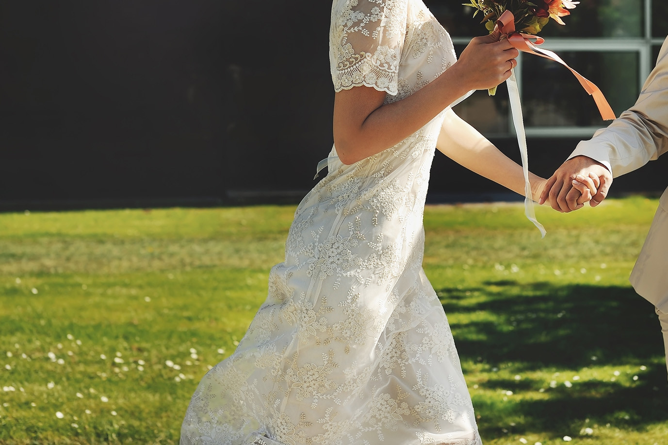 Cô dâu trốn chạy trong đêm tân hôn sau lời đề nghị của bố chồng