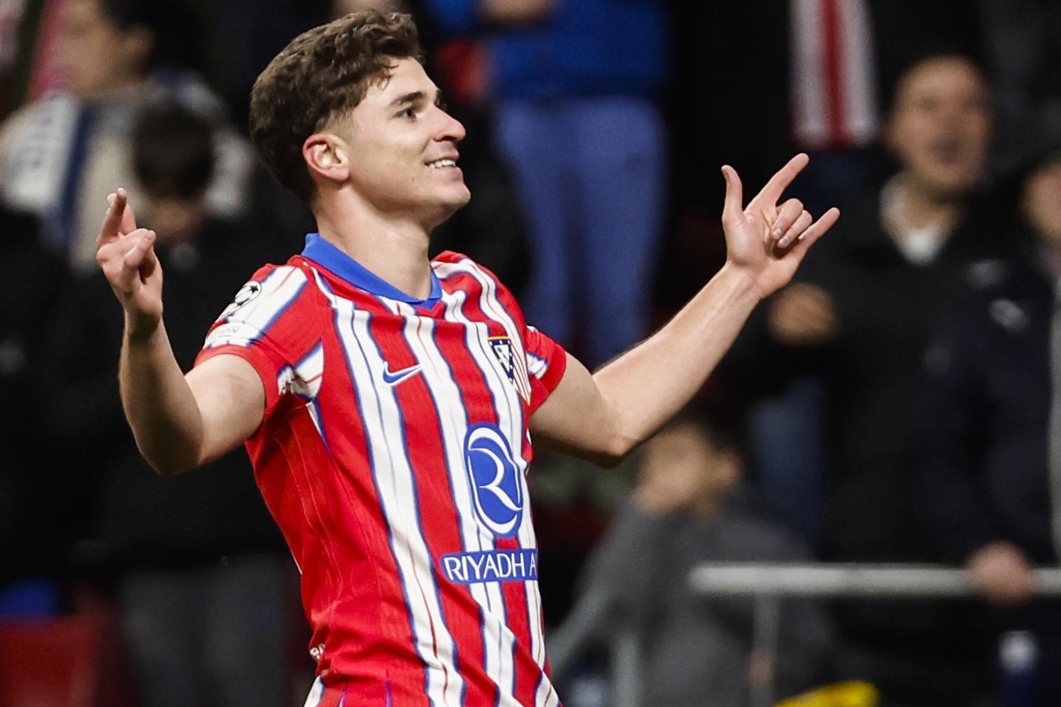 Hụt Florian Wirtz, Bayern Munich hỏi mua Julian Alvarez