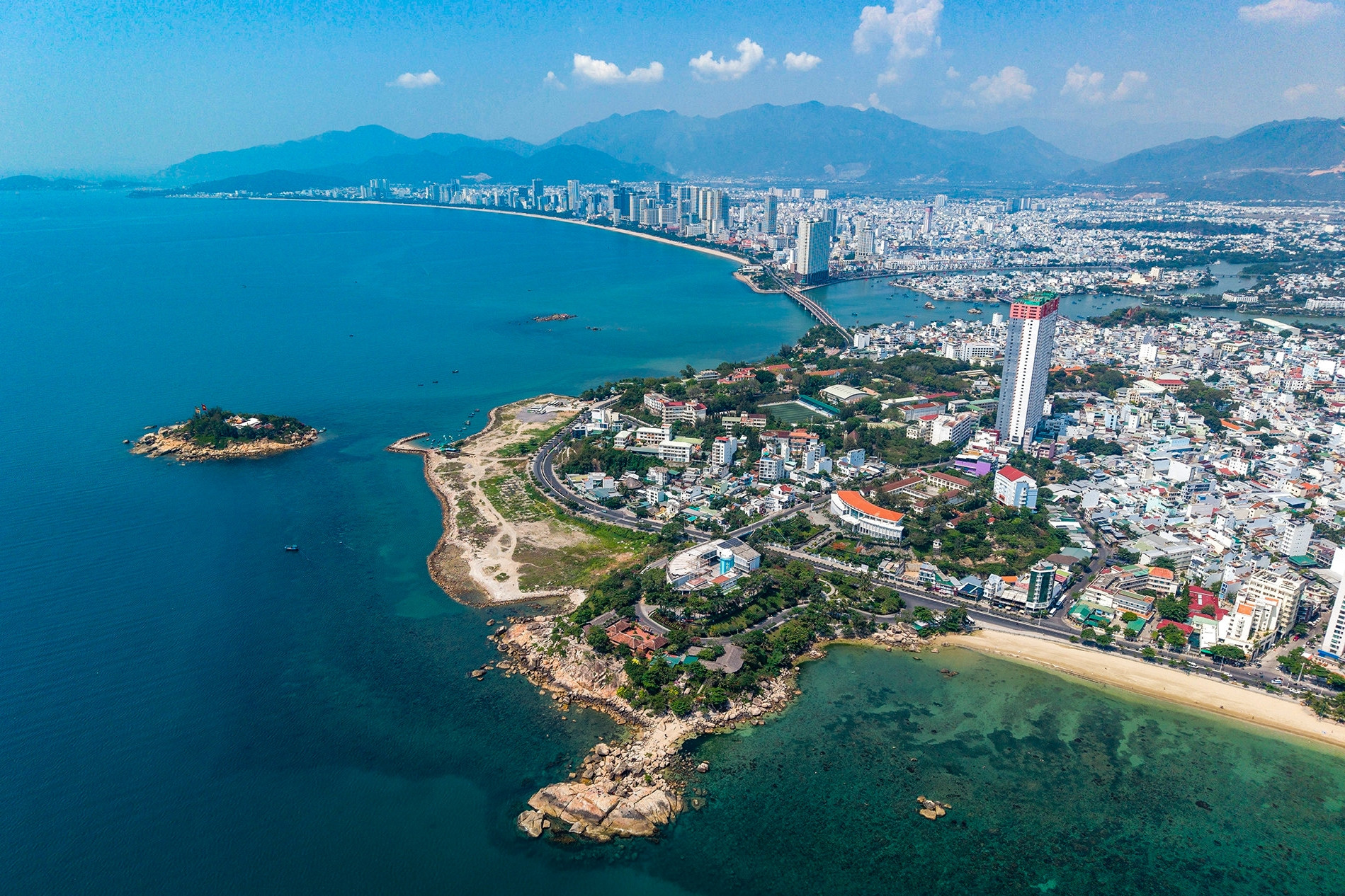 Khánh Hòa điều động 15 lãnh đạo cấp sở về xã sau sáp nhập hành chính