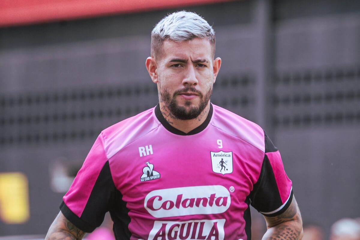 Malaysia nhập tịch tiền đạo đắt giá hơn Xuân Son đấu tuyển Việt Nam