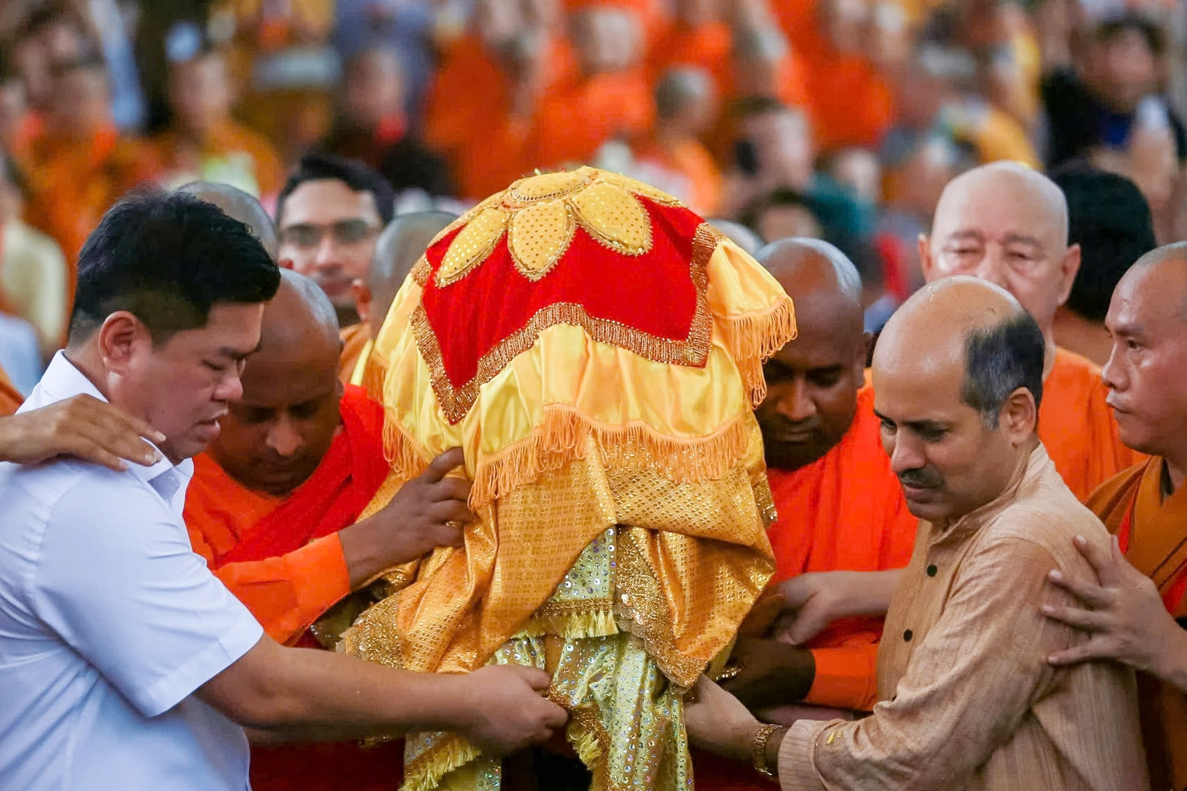 Người dân Bắc Giang hân hoan chào đón xá lợi Đức Phật tại chùa Phúc Sơn