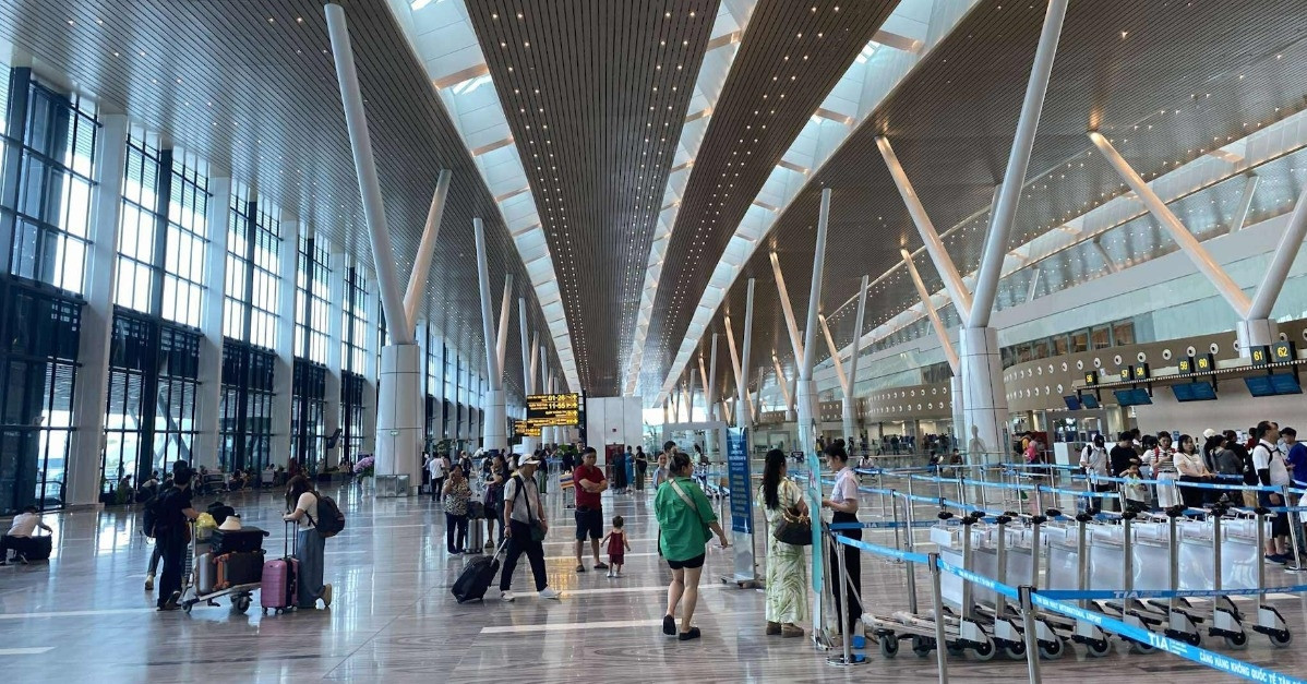 Nhà ga T3 sân bay Tân Sơn Nhất lại bị dột nước ...
