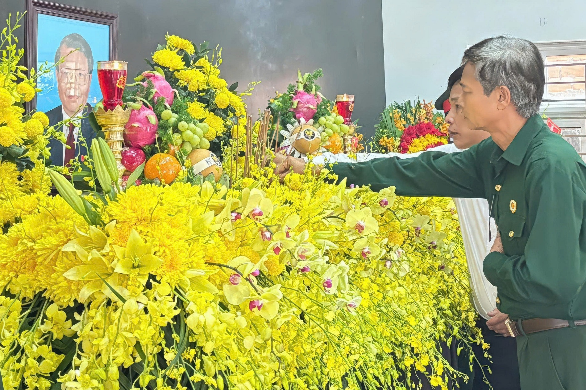 Nhớ mãi hình ảnh vị nguyên thủ quốc gia bước đi giữa vùng quê nghèo Quảng Ngãi