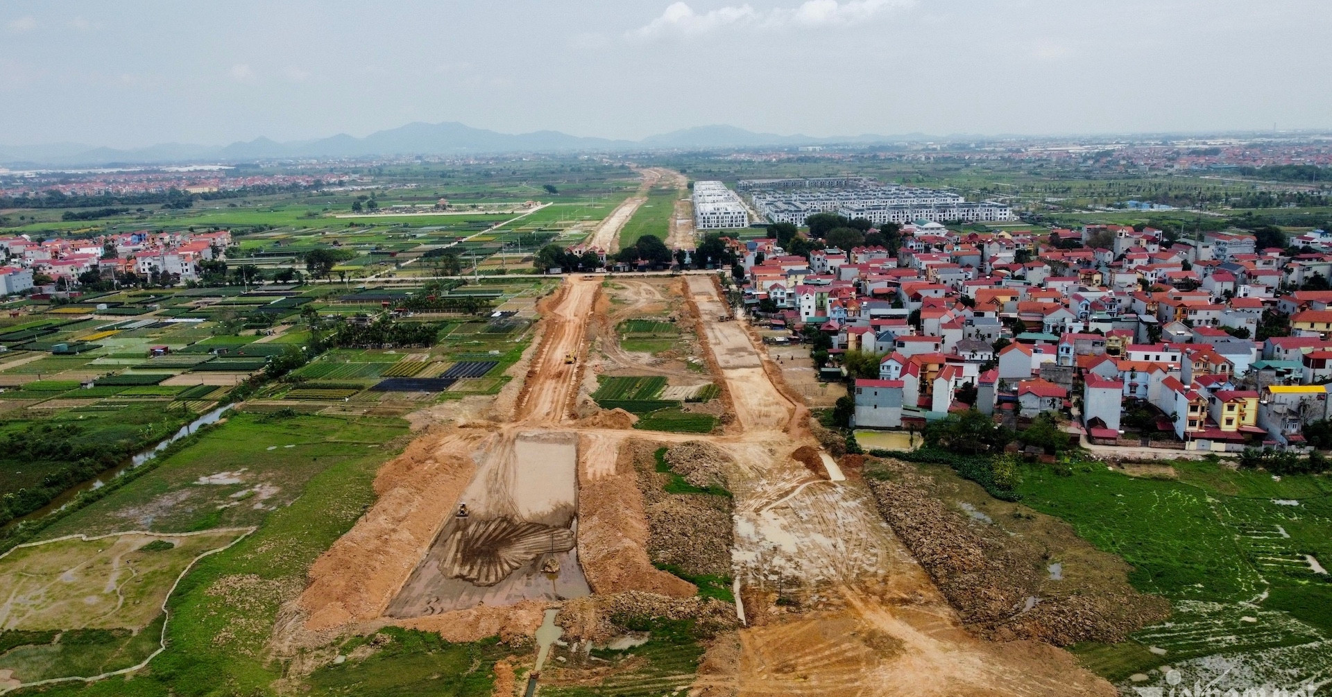 Sống chung không đăng ký kết hôn, bố mẹ có được cho con đất?